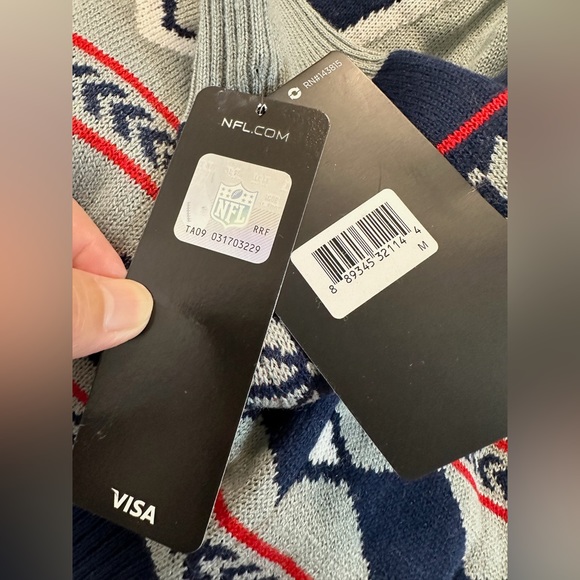 NFL Team Apparel Women’s NWT Size Medium New England Patriots Holiday Sweater - Picture 6 of 8